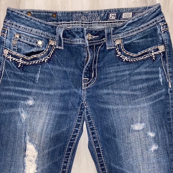 Miss Me Cropped & Manufacturer Distressed, Style: JE5835C, 29x24, EUC, $148 MSRP - Picture 11 of 12